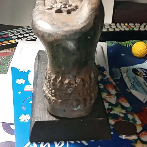 19th early 20th C. Thai brass Buddha hand w/ chakra flower. - Picture 8 of 16